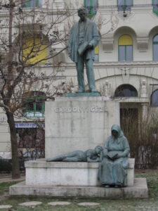 Gárdonyi Géza writer statue